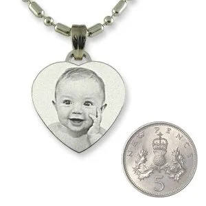 5p Scale of Rhodium Small Heart Photo Pendant