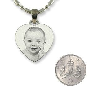 5p Scale Stainless Steel Small Heart Photo Pendant