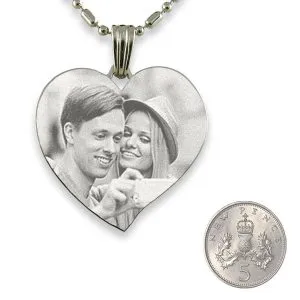 5p Scale Stainless Steel Large Curved Heart Photo Pendant