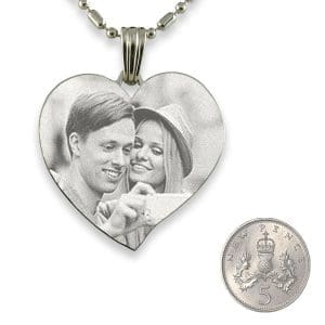 5p Scale Stainless Steel Large Curved Heart Photo Pendant